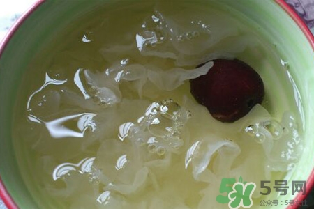 ?銀耳湯經(jīng)常喝有什么好處？經(jīng)常喝銀耳湯有副作用嗎？