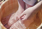 熱水泡腳可以補血嗎？熱水怎么泡腳可以補血？