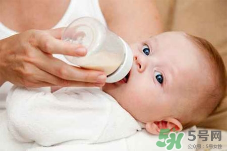 母乳奶水清淡正常嗎？奶水清淡不代表沒營養(yǎng)