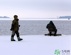冬天釣魚用什么餌料？冬天釣魚用什么小藥？