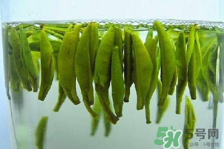 冬天可以喝綠茶嗎？冬天喝綠茶好還是紅茶好？