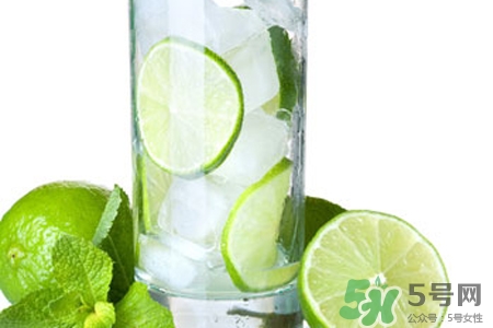 檸檬水可以用熱水泡嗎？檸檬水用涼水泡還是熱水泡？
