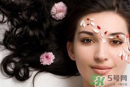 冬天適合什么味道的香水？女人冬天用香水的幾種絕招