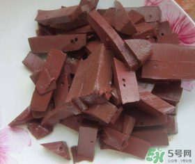 坐月子可以吃羊血嗎？坐月子能吃羊血嗎？