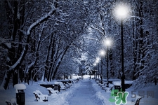 下雪穿什么鞋防滑效果最好？下雪天穿什么鞋子最防滑？