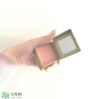 貝玲妃蒲公英蜜粉怎么用？benefit貝玲妃蒲公英蜜粉使用方法
