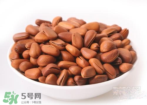 松子和核桃哪個營養(yǎng)價值更高？松子和核桃哪個更容易發(fā)胖？