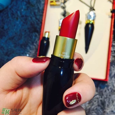 cl黑管口紅和金管有什么區(qū)別？cl黑管和cl金管哪個好？