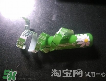 小甘菊唇膏小孩能用嗎？herbacin賀本清小甘菊唇膏小孩可以用嗎？