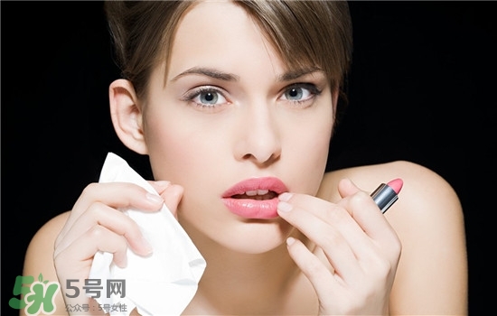 防曬唇膏要卸妝嗎？防曬唇膏晚上可以用嗎？