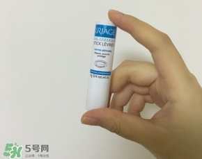 依泉和dhc唇膏哪個(gè)好？依泉唇膏和dhc唇膏哪個(gè)好？