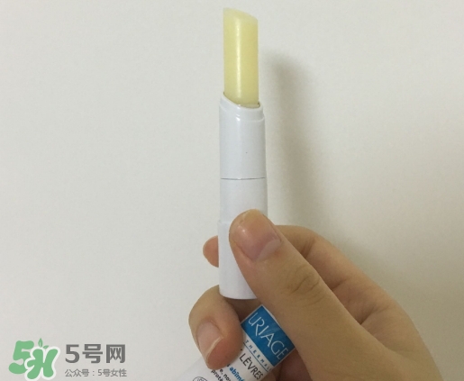 依泉和dhc唇膏哪個(gè)好？依泉唇膏和dhc唇膏哪個(gè)好？