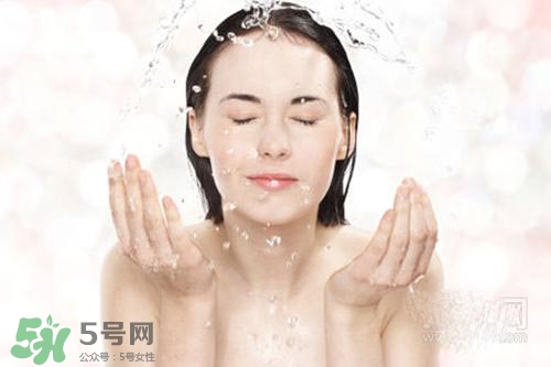 封閉性粉刺用什么洗臉？封閉性粉刺怎么洗臉？