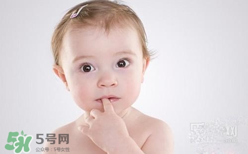 寶寶喜歡咬下嘴唇是怎么回事？寶寶喜歡咬下嘴唇怎么辦？