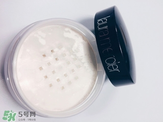 laura羅拉散粉和紀(jì)梵希散粉哪個(gè)好？羅拉和紀(jì)梵希散粉對比
