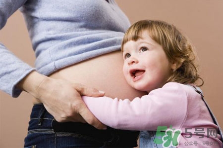 母乳和奶粉混合喂養(yǎng)好嗎？母乳和奶粉可以混在一起吃嗎？