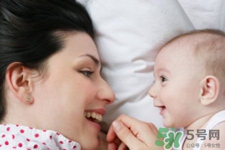 母乳和奶粉混合喂養(yǎng)好嗎？母乳和奶粉可以混在一起吃嗎？