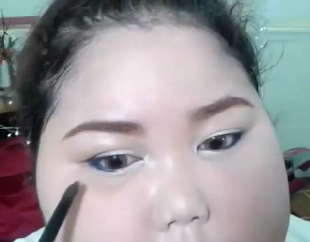 臉胖怎么化妝好看？臉大怎么化妝好看
