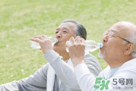 老年人免疫力低下吃什么好？老人免疫力低下吃什么好？