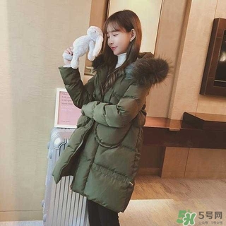小個子女生適合穿什么羽絨服？個子矮的女生適合什么羽絨服