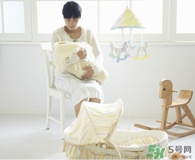 防溢乳墊是一次性的好還是可洗的好？一次性防溢乳墊有毒嗎