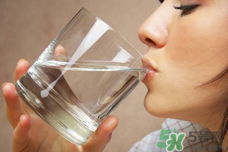 霧霾天為什么要多喝水？霧霾天要喝多少水才健康？