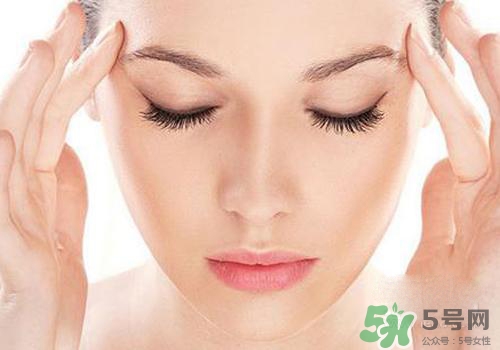 眼皮跳是冷敷還是熱敷？眼皮跳怎么辦？