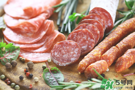 腌肉一斤放多少鹽？腌肉用什么鹽？