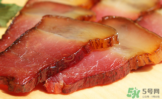 腌咸肉一斤肉放多少鹽？腌咸肉一斤肉放鹽比例