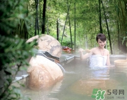 泡溫泉后要洗澡嗎？泡完溫泉后多久可以洗澡？
