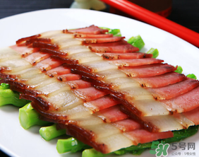 腌肉發(fā)霉了還能吃嗎？腌肉長霉怎么辦？