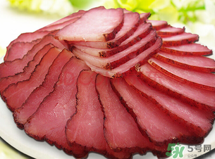 腌肉發(fā)霉了還能吃嗎？腌肉長霉怎么辦？