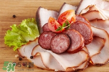 炒臘腸要先煮熟嗎？臘腸需要先煮再炒菜嗎？