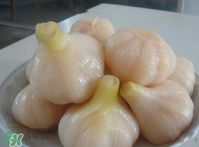 腌大蒜變綠還能吃嗎？大蒜腌制后變綠能吃嗎？