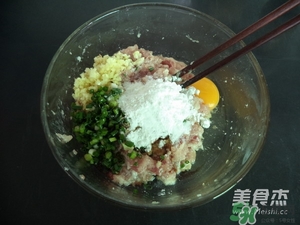 肉丸子可以用面粉嗎？肉丸子用什么粉？