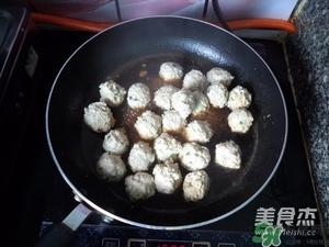 肉丸子可以用面粉嗎？肉丸子用什么粉？