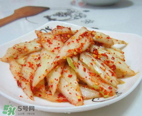 腌白菜放多少鹽？腌白菜放鹽比例