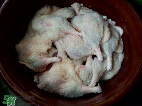 腌鴨腿放多少鹽？腌鴨腿要多少鹽一斤？