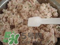 做藕丸子要放多少鹽？一斤藕做藕圓子放多少鹽合適？