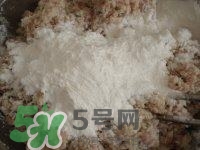 做藕丸子要放多少鹽？一斤藕做藕圓子放多少鹽合適？