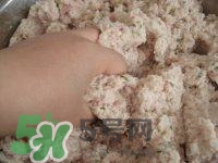 做藕丸子要放多少鹽？一斤藕做藕圓子放多少鹽合適？