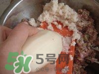 做藕丸子要放多少鹽？一斤藕做藕圓子放多少鹽合適？