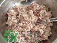 做藕丸子要放多少鹽？一斤藕做藕圓子放多少鹽合適？