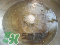 做藕丸子要放多少鹽？一斤藕做藕圓子放多少鹽合適？