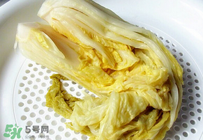 腌酸菜放多少鹽？腌酸菜放鹽比例