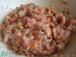 一斤糯米可以做多少個糯米丸子？一斤糯米可以做多少糯米圓子？