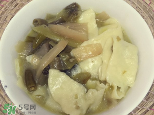 酸菜臭了還能吃嗎？酸菜臭了對(duì)身體有害嗎？