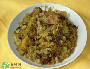酸菜臭了還能吃嗎？酸菜臭了對(duì)身體有害嗎？