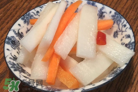 腌蘿卜要放水嗎？腌蘿卜里面加水嗎？