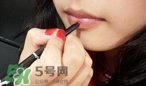 唇線筆可以當口紅嗎？唇線筆和口紅的區(qū)別？